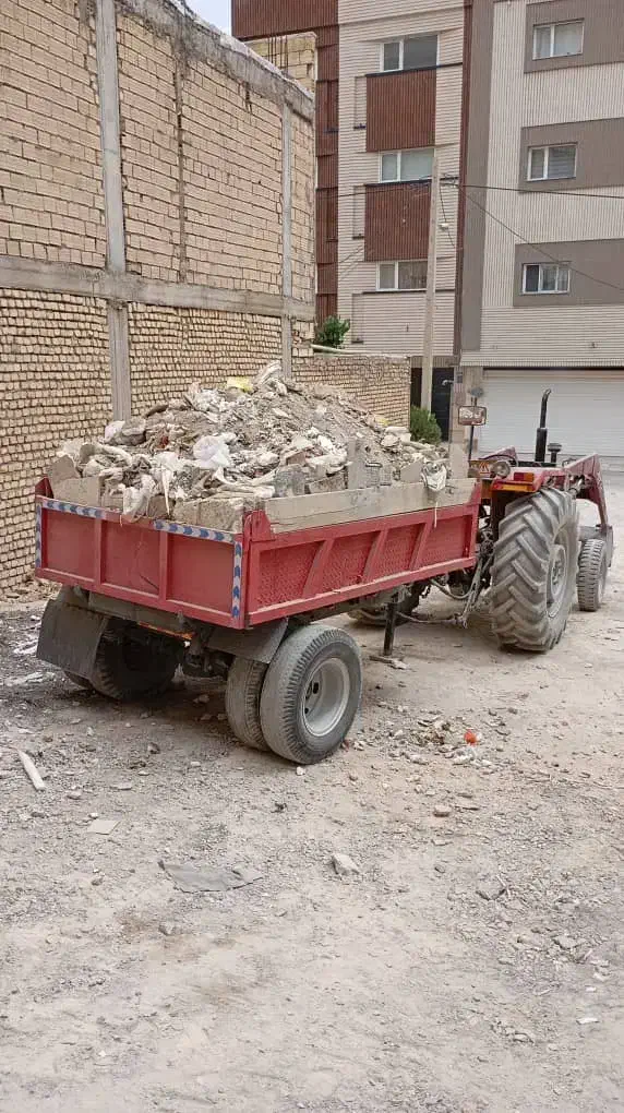 خاکبرداری بارگیری نخاله با تراکتور بیلی