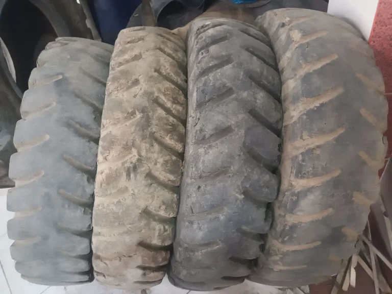 لاستیک بیل مکانیکی گل سنگ ۲۰×۱۰۰۰