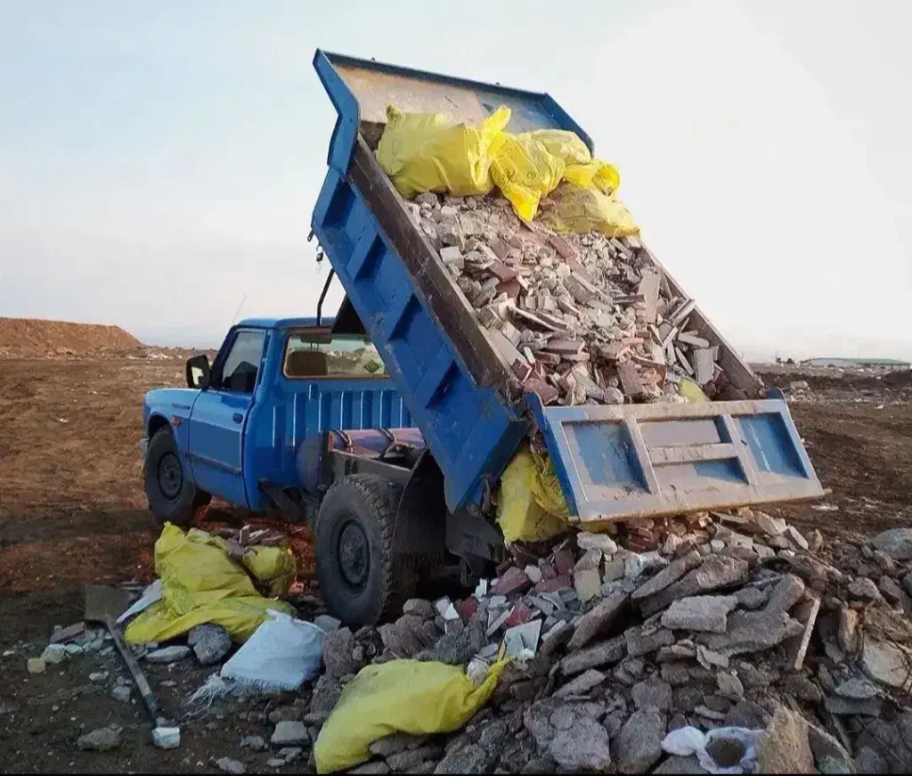 حمل خاک نخاله خاکبرداری خاک باغچه نیسان کمپرسی