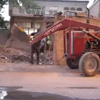 خاکبرداری بارگیری نخاله با تراکتور بیلی