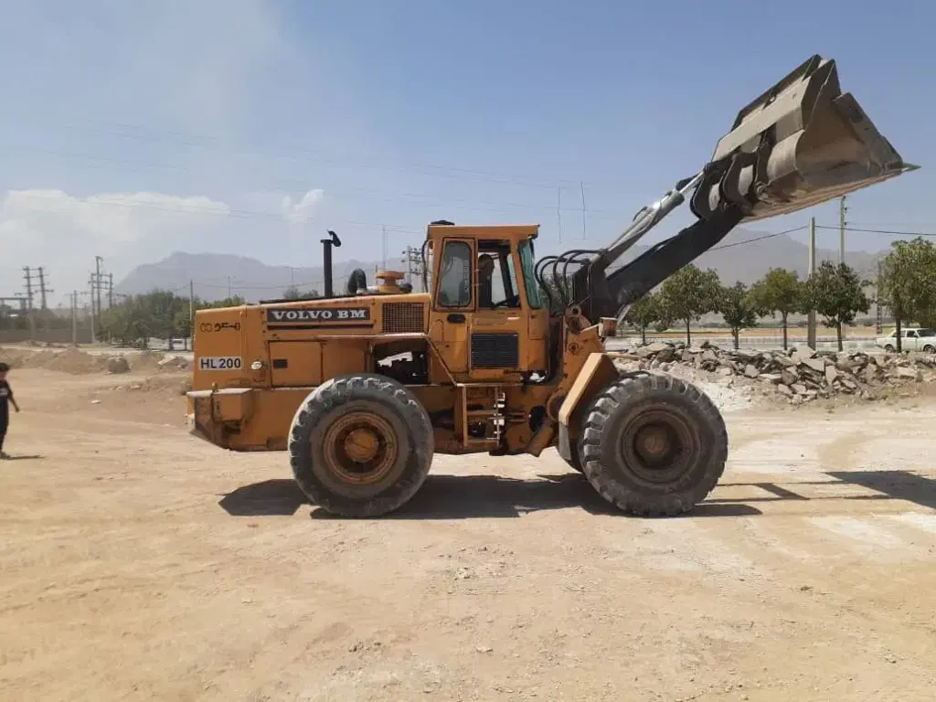 لودر ولوو hl200